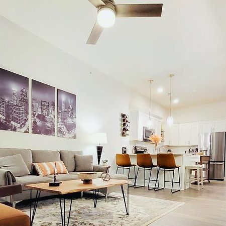 New Stylish Getaway- 5 Mil To Uptown/3 Smart Tvs! Apartment Charlotte Bagian luar foto