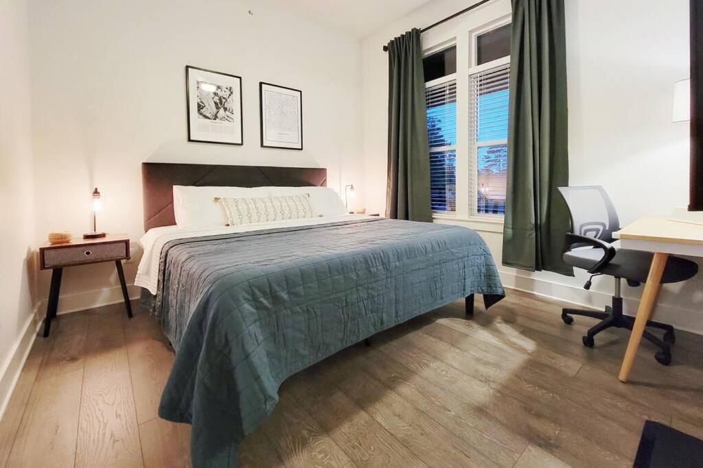 New Stylish Getaway- 5 Mil To Uptown/3 Smart Tvs! Apartment Charlotte Bagian luar foto