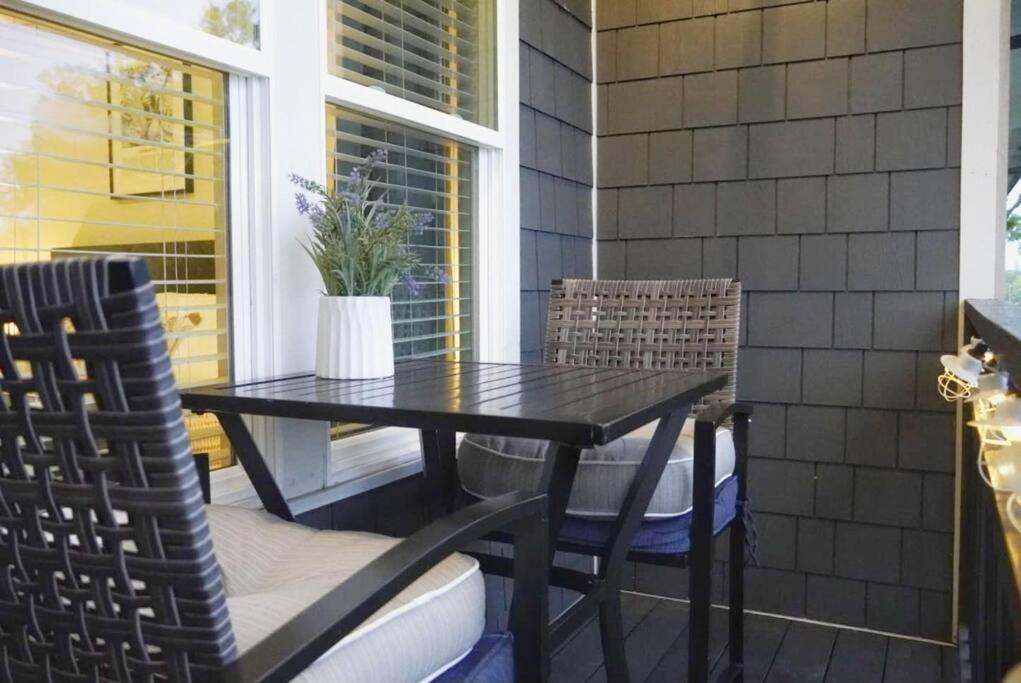 New Stylish Getaway- 5 Mil To Uptown/3 Smart Tvs! Apartment Charlotte Bagian luar foto