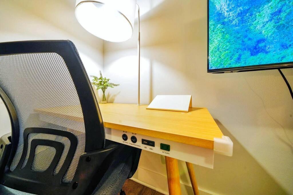 New Stylish Getaway- 5 Mil To Uptown/3 Smart Tvs! Apartment Charlotte Bagian luar foto
